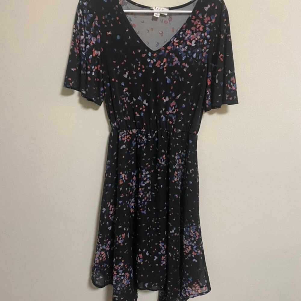 Elle Black Flowy Asymmetrical Hem Dress Abstract Triangle V Neck Sz Small EUC